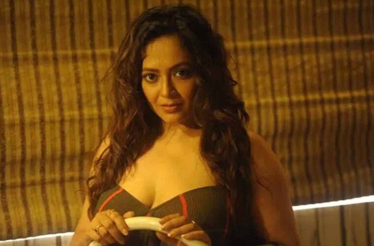 ঢাকায় আসছেন শ্রীলেখা