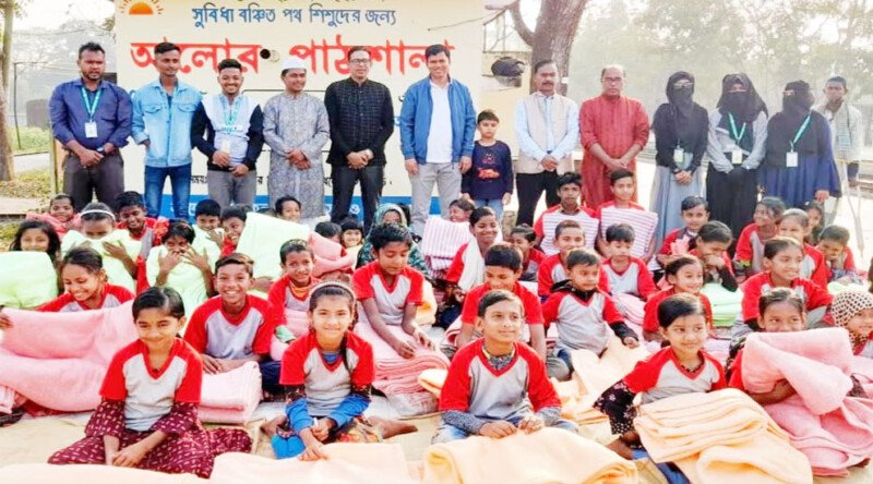 কুলাউড়ায় পথশিশুরা পেল প্রধানমন্ত্রীর উপহার