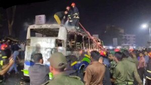 সিলেটে দাঁড়িয়ে থাকা বাসে আগুন
