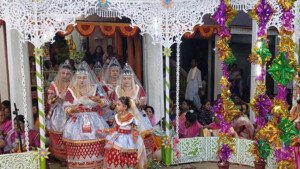 নাচগান আর ঝুমুরের ছন্দে মণিপুরিদের মহারাসলীলা উৎসব