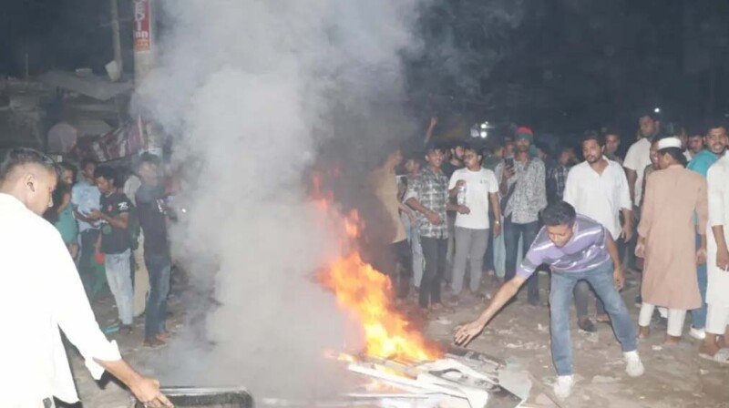 খুলনায় জাপা কার্যালয়ে ভাঙচুর-অগ্নিসংযোগ