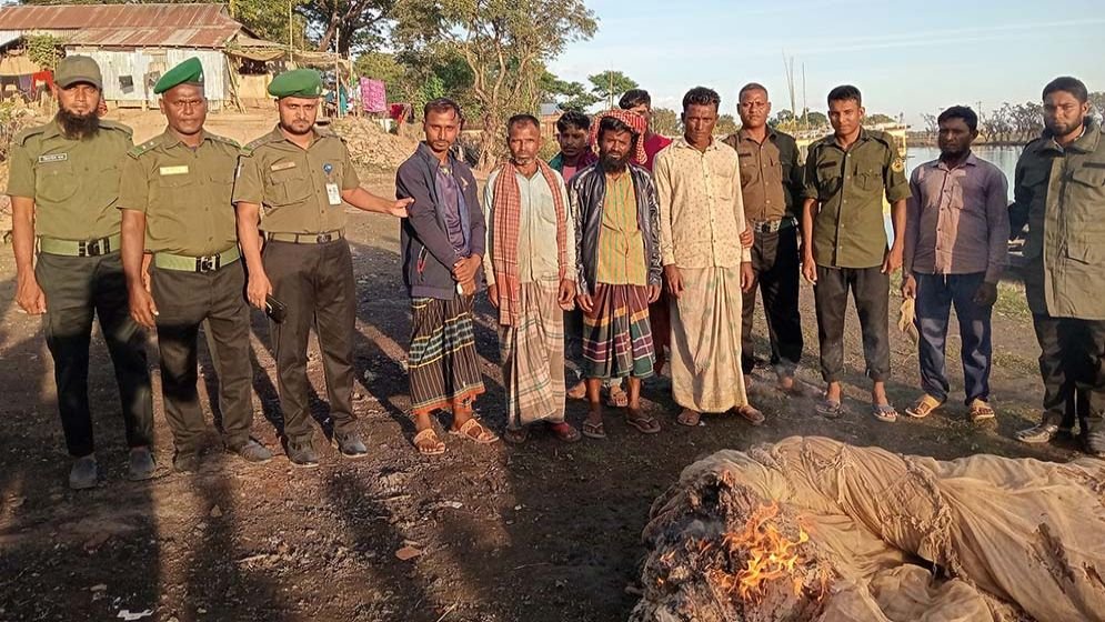 টাঙ্গুয়ার হাওড়ে মাছ চুরি করতে গিয়ে গ্রেফতার ৬