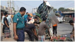 গাজীপুরে বাসচাপায় দম্পতিসহ নিহত ৩