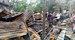 শান্তিগঞ্জে ভয়াবহ অগ্নিকাণ্ডে ১০টি বসতঘর পুড়ে ছাই