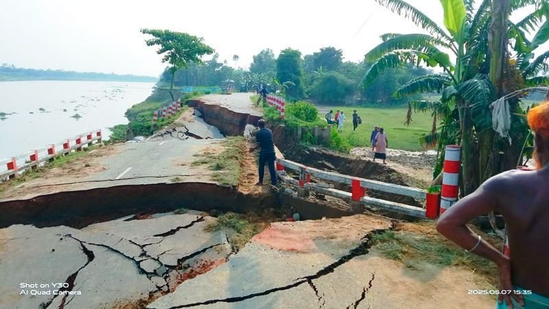 বালাগঞ্জে কুশিয়ারার ভাঙ্গনে নদীতে ধ্বসে পড়েছে সড়ক ও সেতু