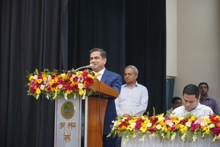 <span style='color:#ff0000;font-size:16px;'>সিলেটের ৪ জেলায় প্রবাসী পরিবারের মধ্যে চেক প্রদান</span> <br> দেশে গণতন্ত্র ও অর্থনৈতিক উন্নয়নে প্রবাসীদের গৌরবোজ্জ্বল ভূমিকা রয়েছে: রাষ্ট্রদূত মুশফিকুল ফজল আনসারী