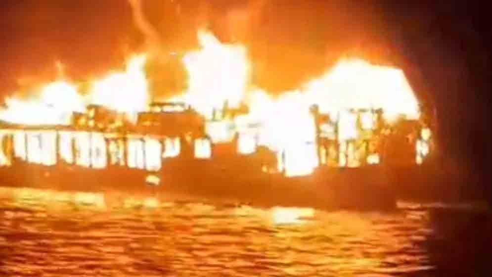 টাঙ্গুয়ার হাওড়ে ১২ পর্যটকবাহী হাউজ বোটে আগুন