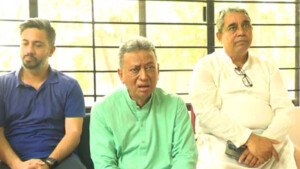 কাদের জন্য নির্বাচন পেছানো হচ্ছে, জানতে চান আমীর খসরু