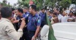 সিলেটে দুই উপদেষ্টার গাড়ি আটকে বিক্ষোভ