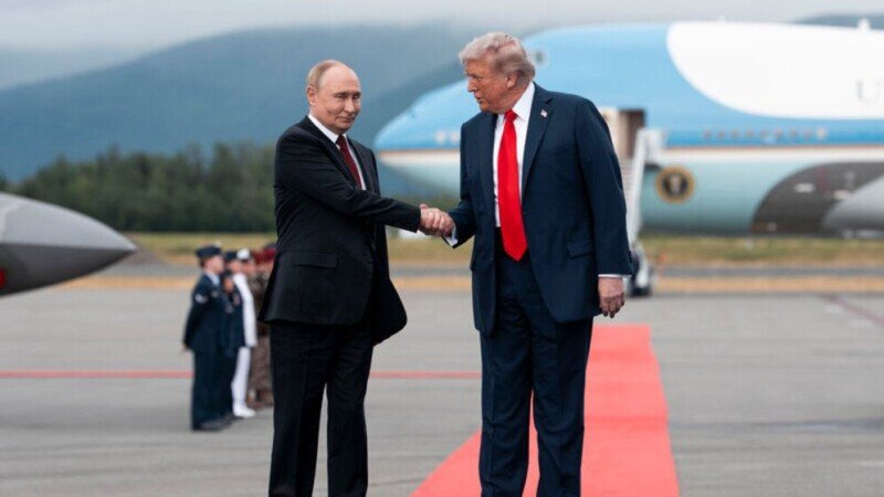 <span style='color:#ff0000;font-size:16px;'>মার্কিন ব্যাংকিং লেনদেনে নিষেধাজ্ঞা</span> <br> আলাস্কায় জ্বালানি নিতে ‘নগদ অর্থে’ ৩ কোটি টাকা দিতে হয়েছিল পুতিনকে