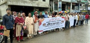 মৌলভীবাজারে মাধ্যমিক শিক্ষকদের মানববন্ধন