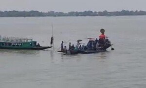 ধর্মপাশায় হাওরে নৌকা ডুবে শিশুসহ নিখোঁজ ২