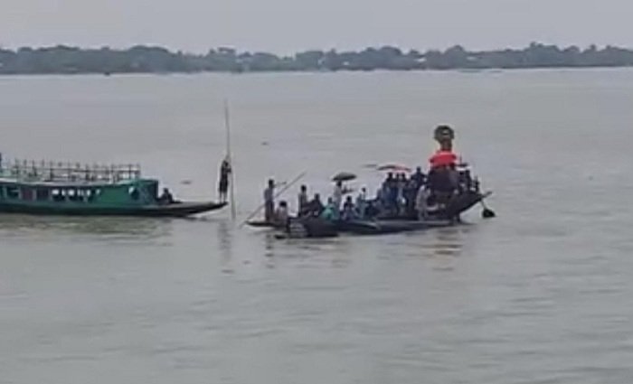 ধর্মপাশায় হাওরে নৌকা ডুবে শিশুসহ নিখোঁজ ২