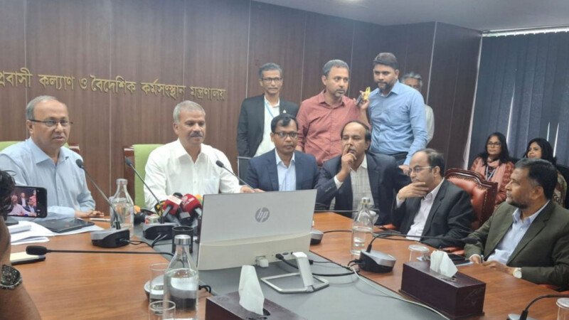 <span style='color:#ff0000;font-size:16px;'>মালয়েশিয়ার শ্রমবাজার</span> <br> সব রিক্রুটিং এজেন্সিকে সুযোগ দিতে বলেছি : আসিফ নজরুল
