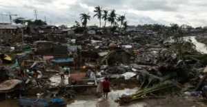 ফিলিপাইনে শক্তিশালী ঘূর্ণিঝড়ে নিহত ৬৬