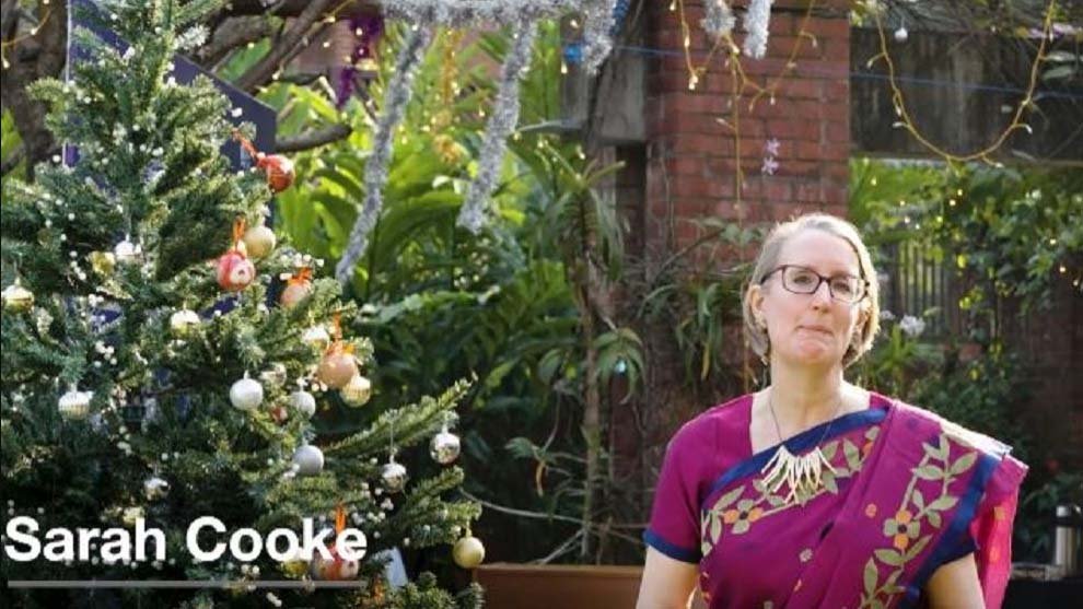 টাঙ্গাইলের শাড়ি পরে ব্রিটিশ হাইকমিশনারের বড়দিন উদযাপন