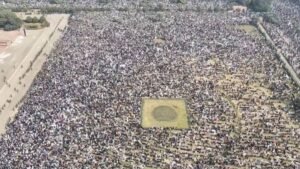 একটু পরই জানাজা, জনসমুদ্র মানিক মিয়া অ্যাভিনিউ