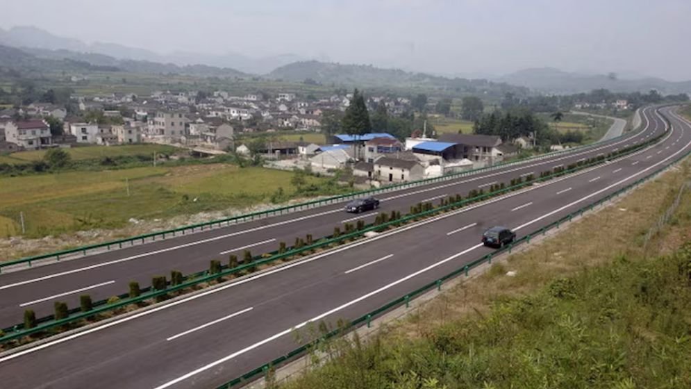 বিশ্বের ‘সবচেয়ে দীর্ঘ’ টানেল চালু করল চীন