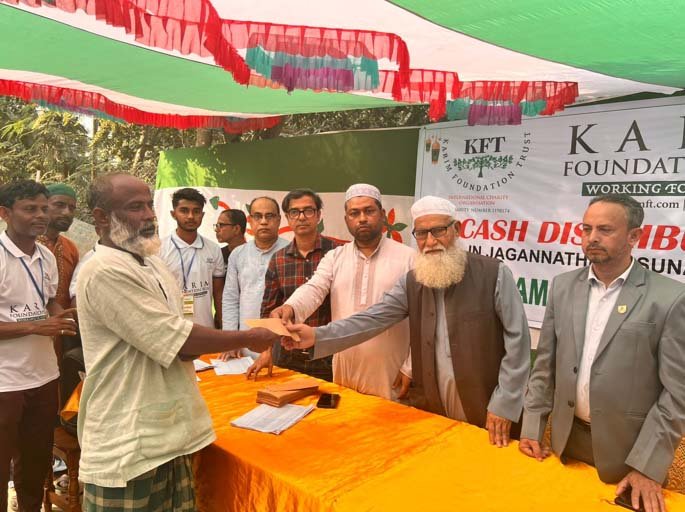 জগন্নাথপুরে ২ শতাধিক পরিবারের মধ্যে করিম ফাউন্ডেশন ট্রাস্ট’র ১০ লক্ষাধিক টাকা বিতরণ