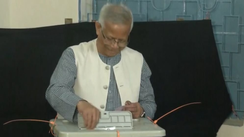 ভোট দিলেন প্রধান উপদেষ্টা