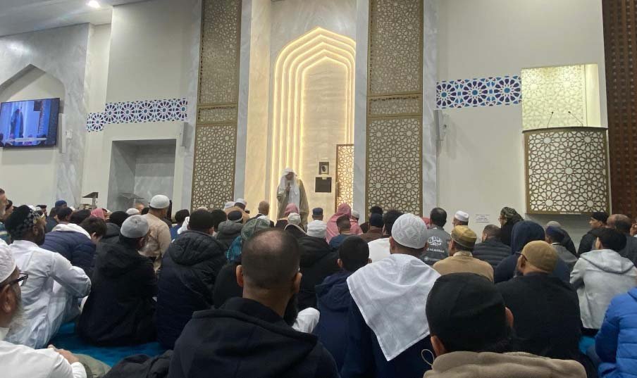 দেশের ঈদের আমেজ লন্ডনে