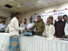 <span style='color:#ff0000;font-size:16px;'>গোলাপগঞ্জ হ্যাল্পিং হ্যান্ডস ইউএসএ'র অর্থ বিতরণ</span> <br> বর্তমান সরকার বৈষম্যহীন সেবা প্রদানে প্রতিশ্রুতিবদ্ধ –এমরান চৌধুরী এমপি