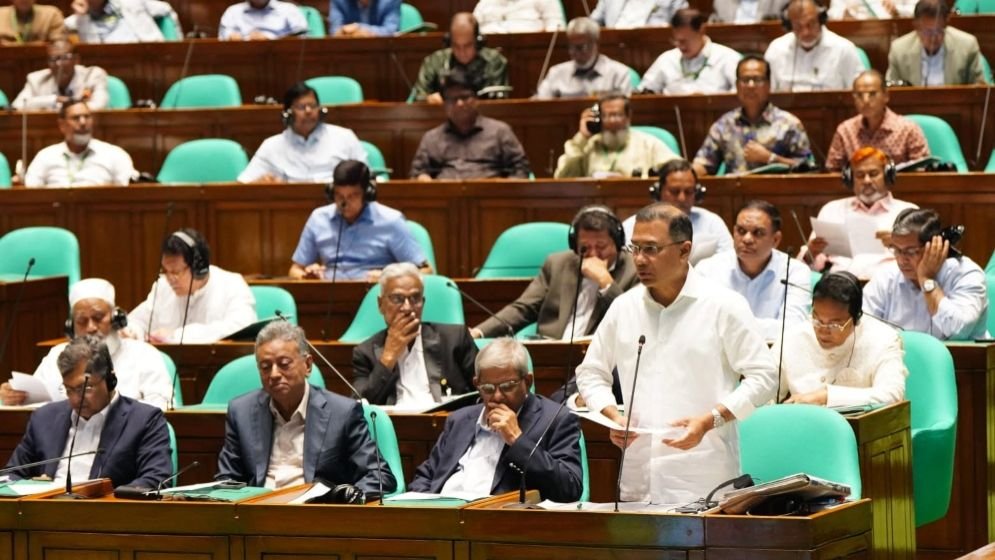বিদেশি বিনিয়োগ আনলে দেড় শতাংশ কমিশন দেবে সরকার: প্রধানমন্ত্রী