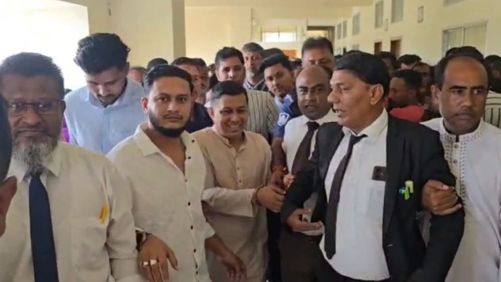 সাবেক পরিকল্পনামন্ত্রীর এপিএস হাসনাত কারাগারে